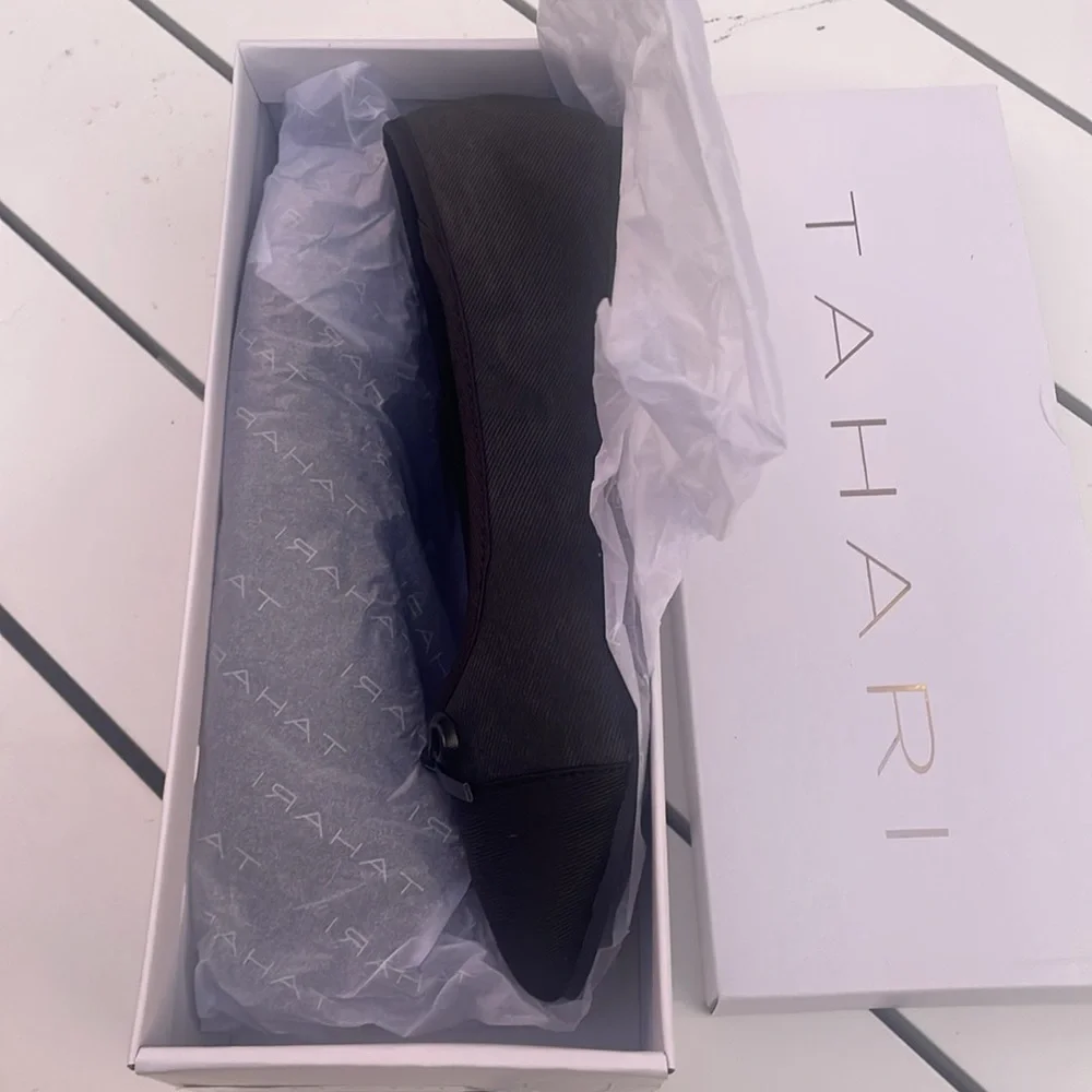 NWT TAHARI GENEVA FLATS! Women’s 6.5